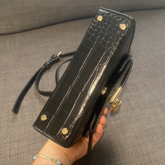 Princess Polly Peta and Jain Crocodile print black crossbody with gold hardware - Picture 4 of 16